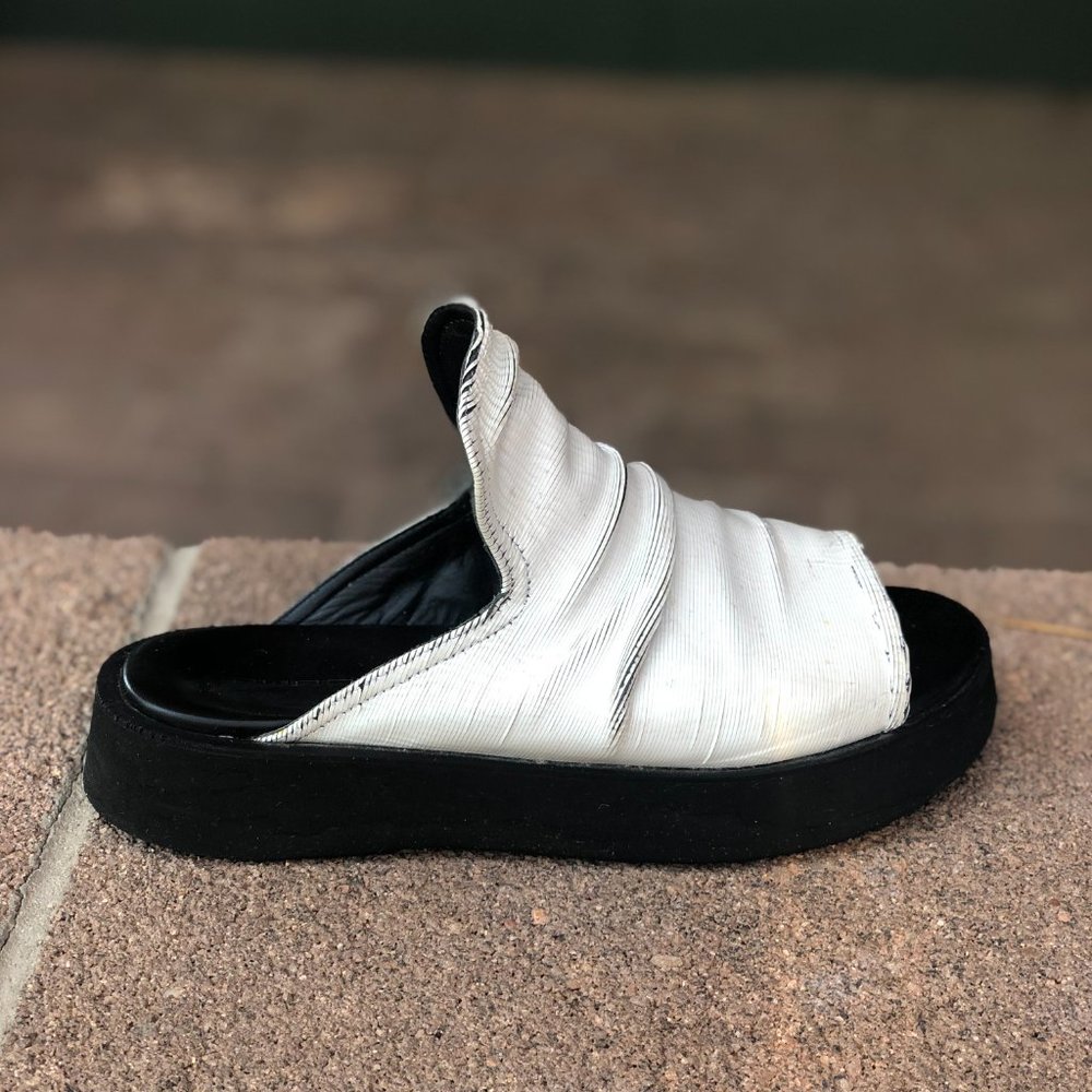 'No Mistake' Sandal by Puro Secret, White Leather, Black Platform, US 8-8.5 - Picture 2 of 7
